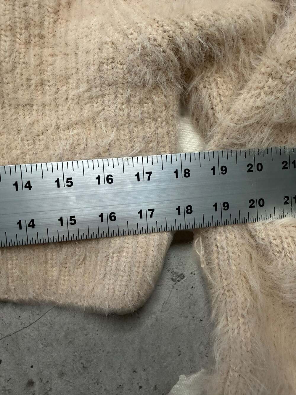 Zara Fuzzy Cropped Wrap Cardigan Sweater Beige Size L - Picture 6 of 7
